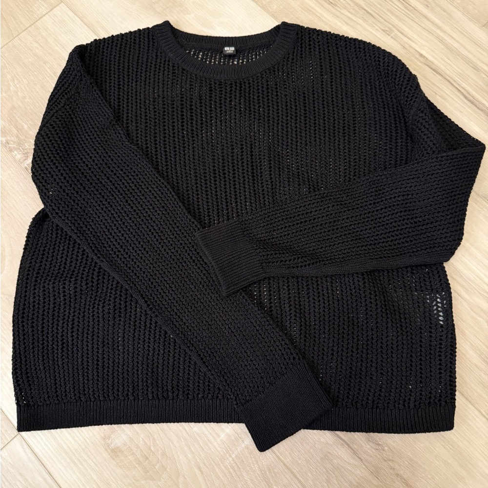 Uniqlo Women's Black Knit Crew Neck Sweater